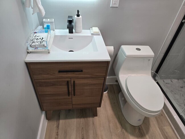 Building Photo - 1315 Gorrell St