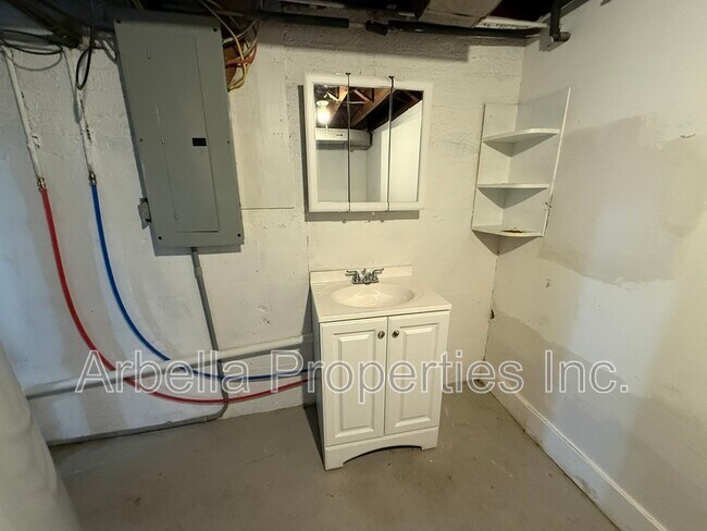 Building Photo - 1437 Valley St