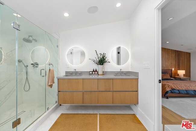 Building Photo - 656 California Ave