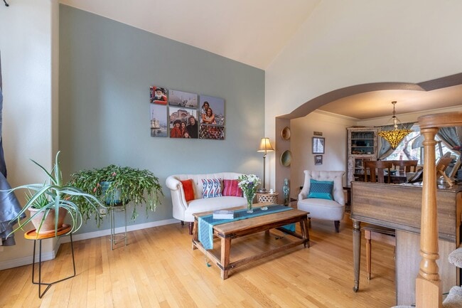 Building Photo - Gorgeous 6 bed 3.5 bath home located in Longmont, CO!