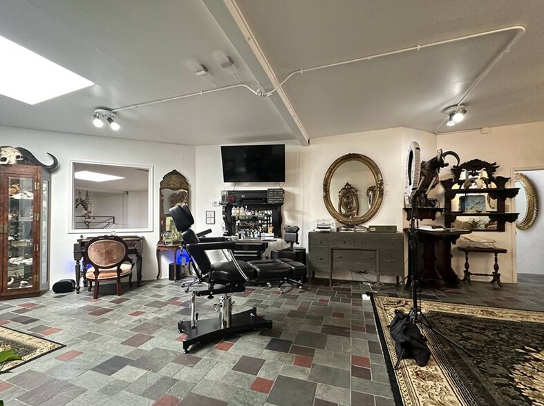 Building Photo - 706 W Pennway St