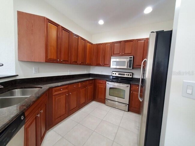 Building Photo - 240 West End Dr