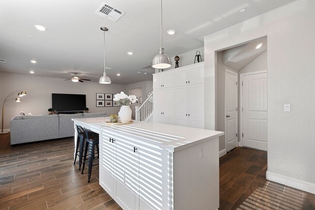 Building Photo - Clovis Eastside Home, 4BR/3.5BA, Built 201...