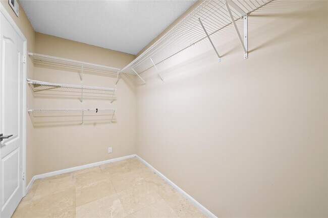 Building Photo - 3900 Galt Ocean Dr