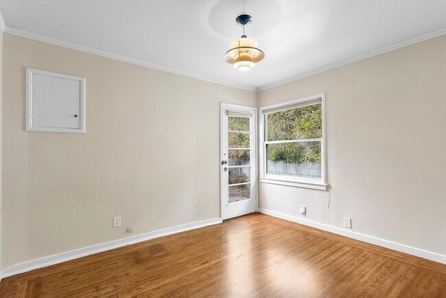 Building Photo - 6172 Moraga Ave