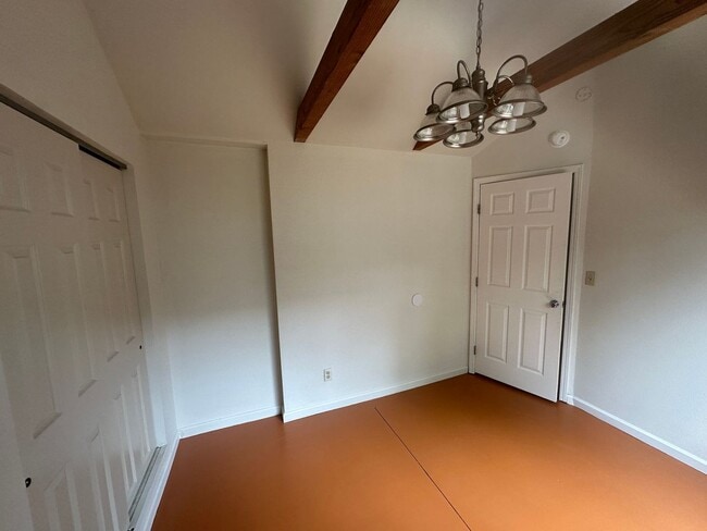 Building Photo - 2050 Laburnum Ave