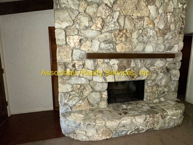 Building Photo - Westchester Manor 3br/ 2ba wonderful SW location!