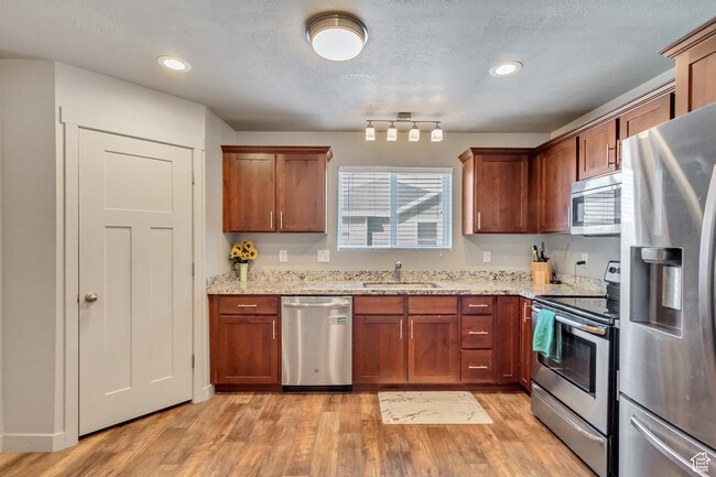 Building Photo - 14409 S Oakfield Way