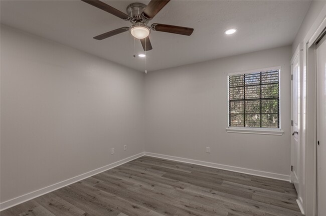 Building Photo - 2401 Sycamore Ave