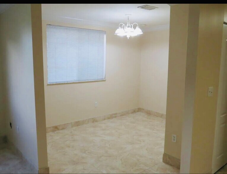 Building Photo - 861 SE 8th Ct