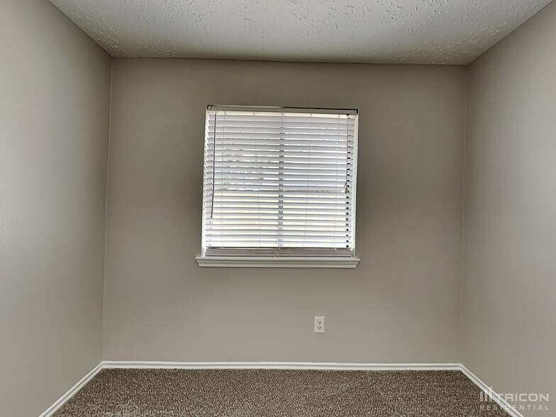 Building Photo - 8711 Croteau Dr