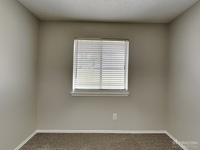 Building Photo - 8711 Croteau Dr