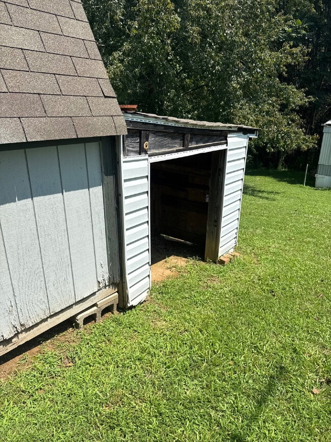 Building Photo - 2 Bedroom / 2 Bathroom Mobile Home in high...