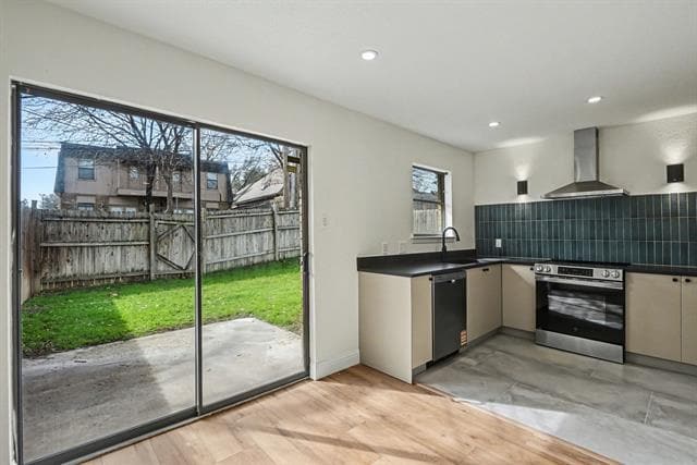 Building Photo - 2103 Mistletoe Ave