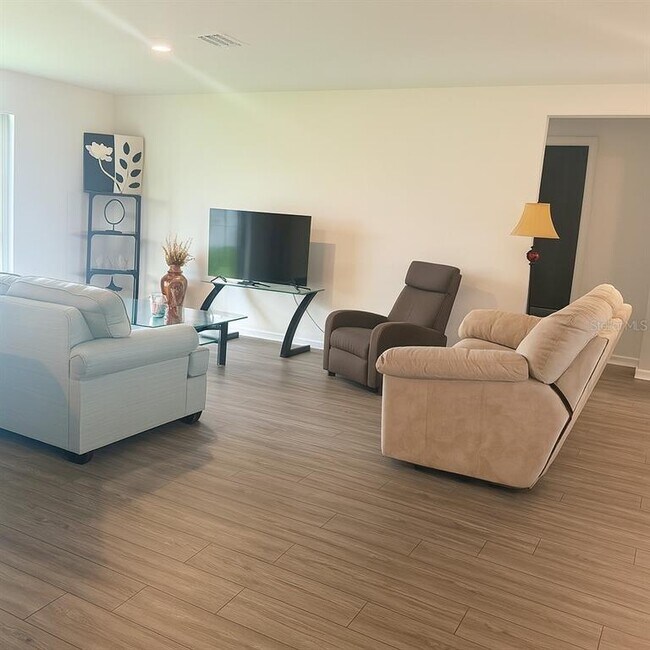 Building Photo - 2132 Pecos Dr