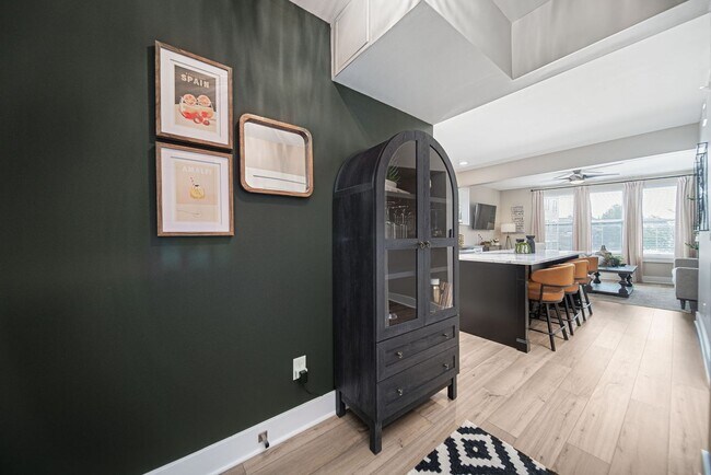 Building Photo - Fully Furnished 1 Bedroom in the heart of Short North!