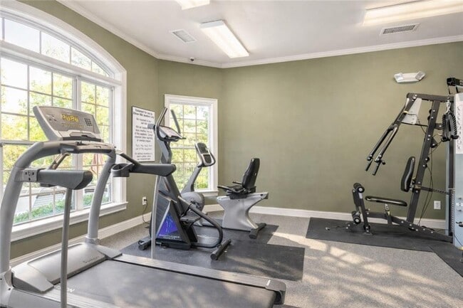 Building Photo - 1947 Lakeshore Overlook Cir NW