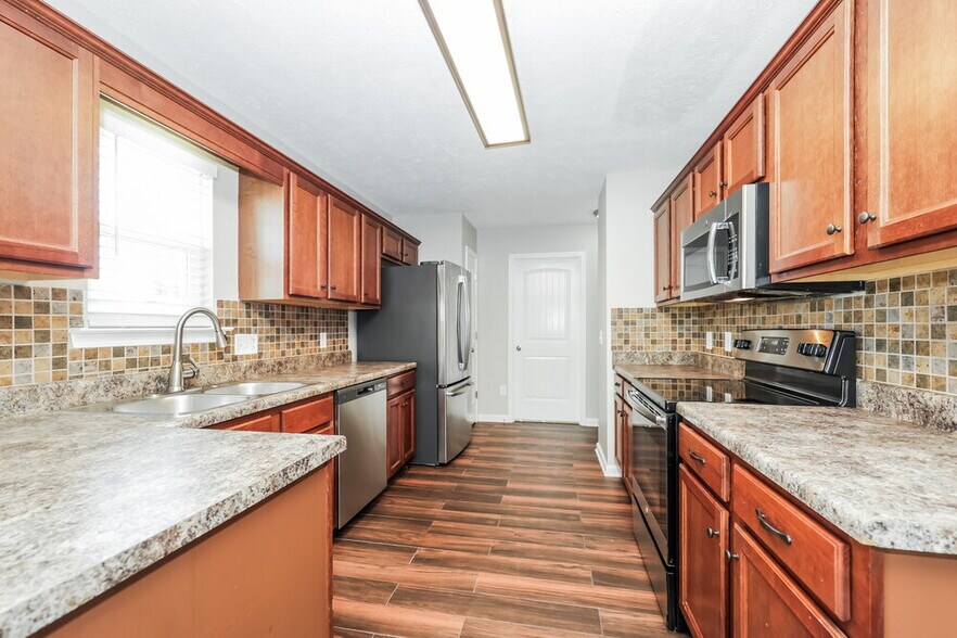 Building Photo - 2805 Painted Pony Dr