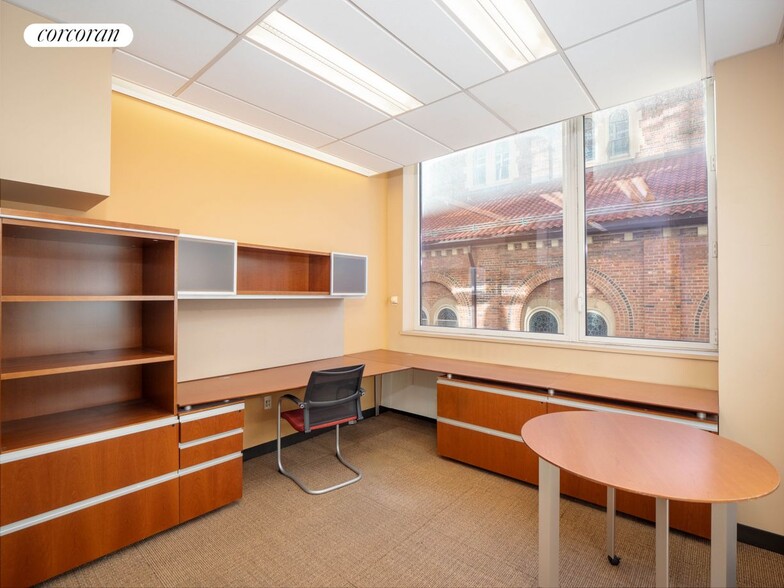 Building Photo - 402 E 67th St