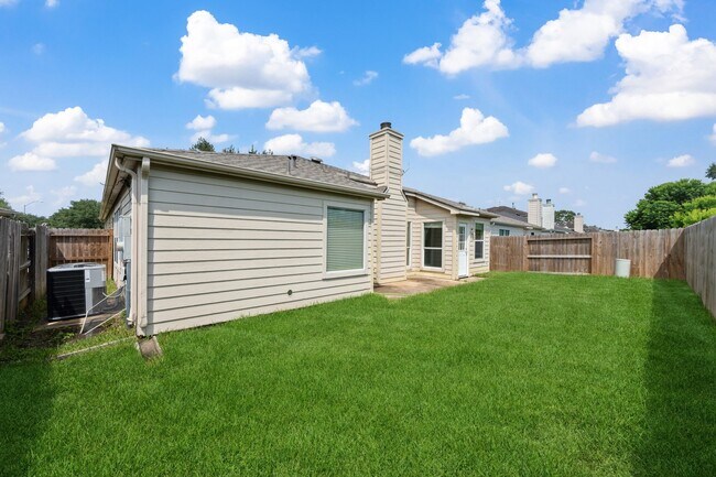 Building Photo - 2851 Sandberry Dr