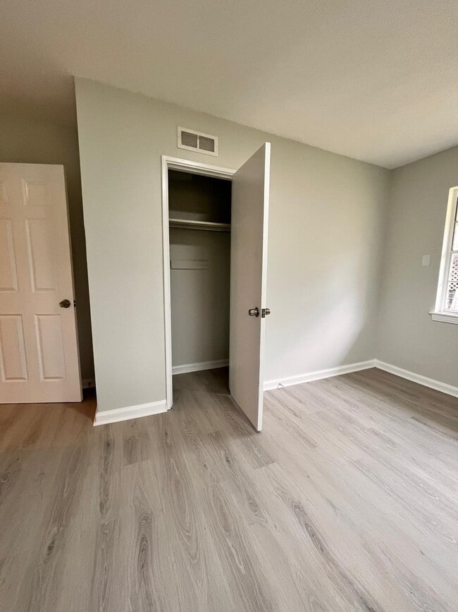 Building Photo - 962 Hanover Dr