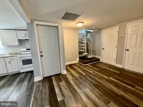 Building Photo - 9 S Maple Ave