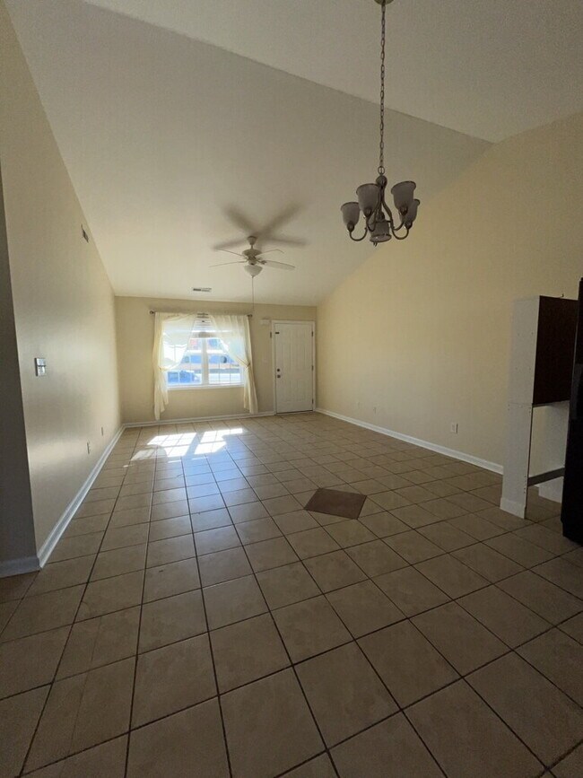 Building Photo - 106 Laib Ln