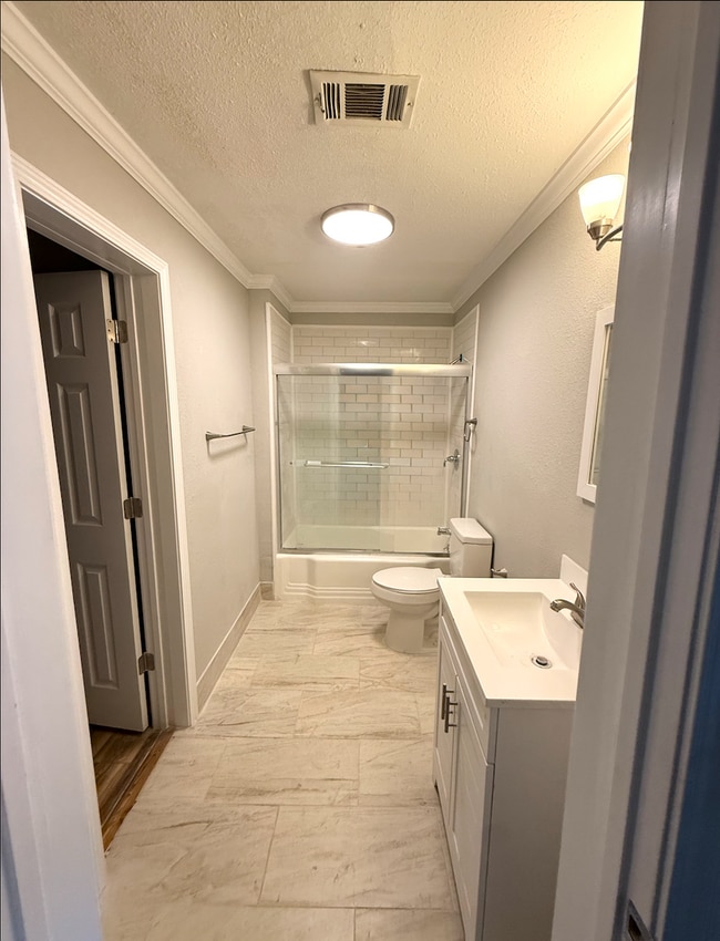 Building Photo - Grove St