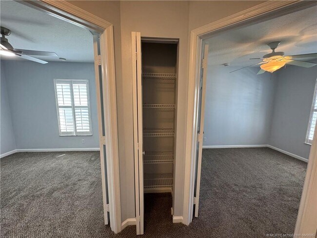 Building Photo - 4567 SE Murray Cove Cir