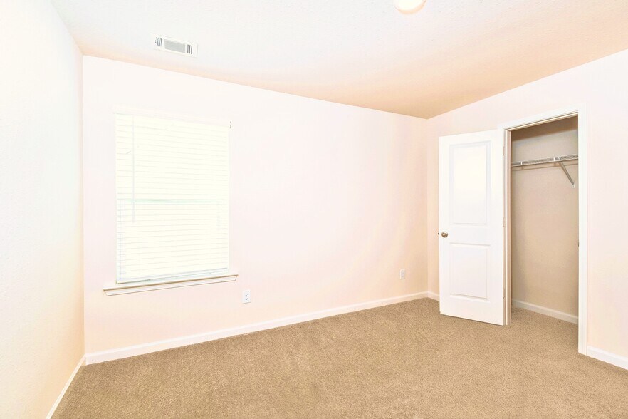 Building Photo - 138 Innis Brk Cir