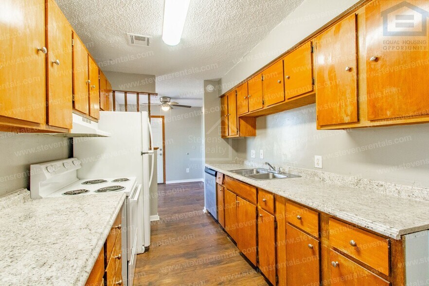 Building Photo - 707 SW 49th St