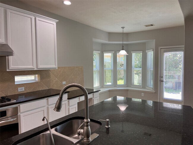 Building Photo - 6102 City Shores Ln