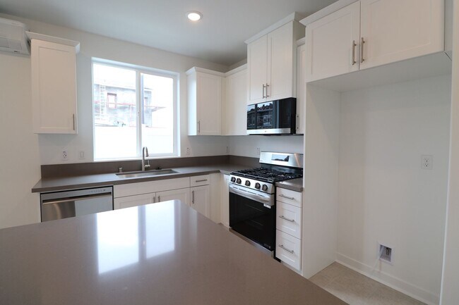 Building Photo - 1713 River Vis