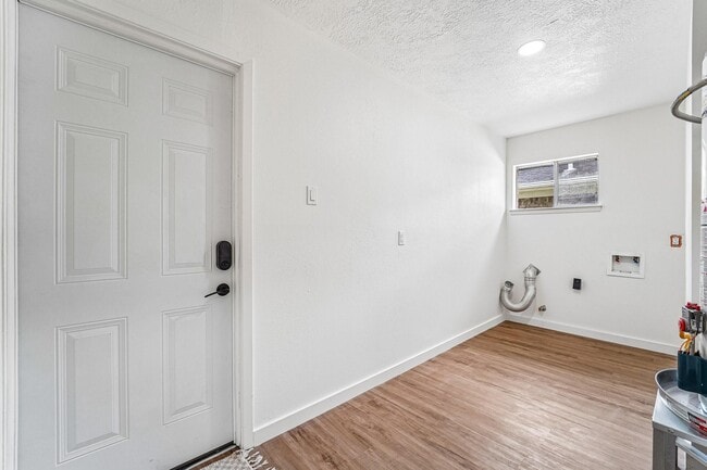 Building Photo - 2801 Coy Dr