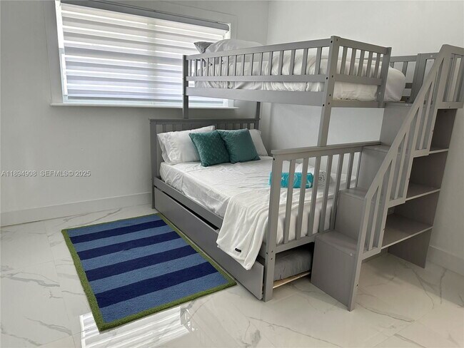 Building Photo - 4531 SW 42nd Terrace