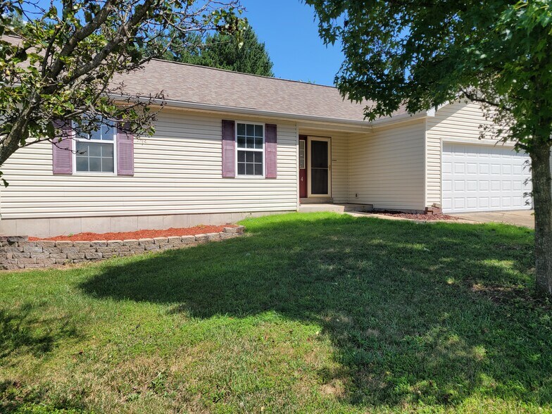 Primary Photo - 4 Spring Hill Cir