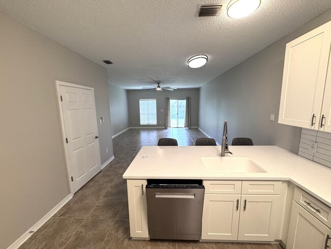 Building Photo - 2703 Bay Club Dr