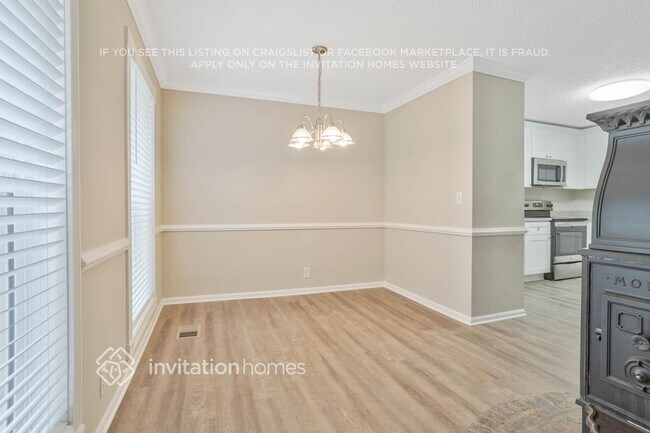 Building Photo - 5789 Chisholm Trail SW