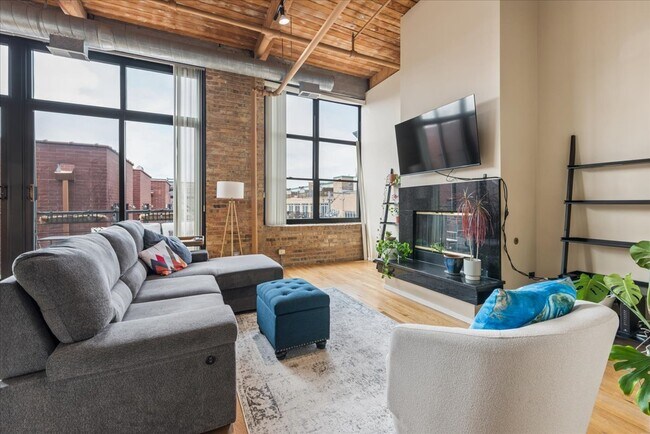 Building Photo - 2300 W Wabansia Ave