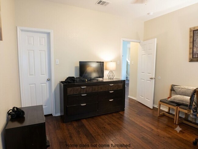 Building Photo - 803 Snow Bird Dr