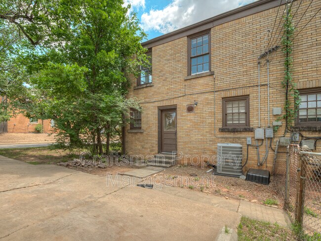 Building Photo - 2301 N Florida Ave