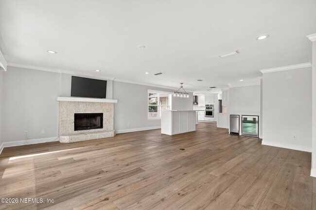 Building Photo - 1766 Beach Ave