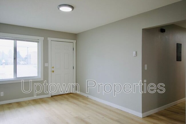 Building Photo - 466 N Adair St