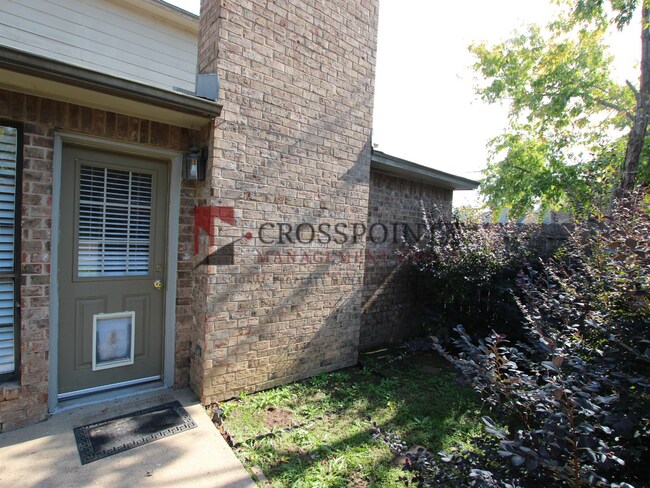 Building Photo - 2 Bedroom 2.5 Bath Townhome, Tyler TX!