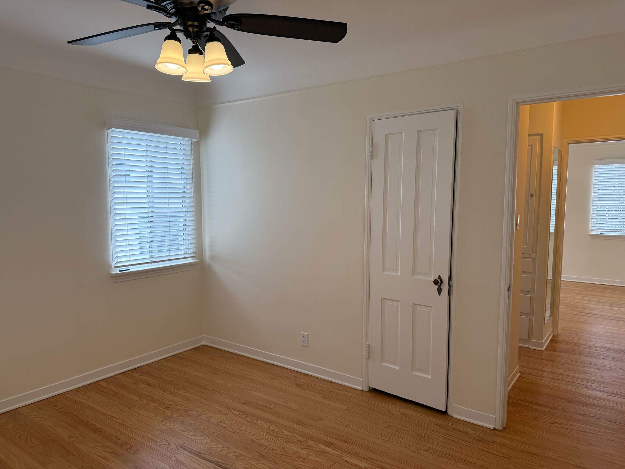 Building Photo - 617 W Glenoaks Blvd