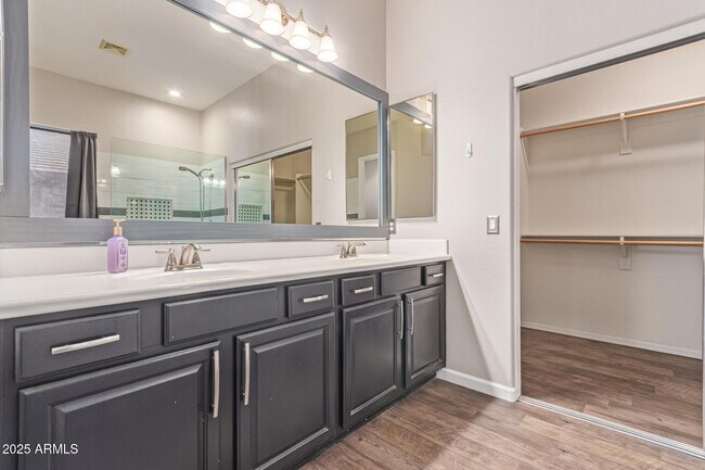 Building Photo - 4978 E Karsten Dr