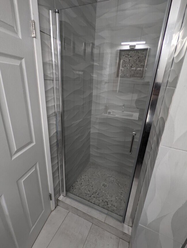 2nd Floor Bathroom Shower - 3808 Stocker St