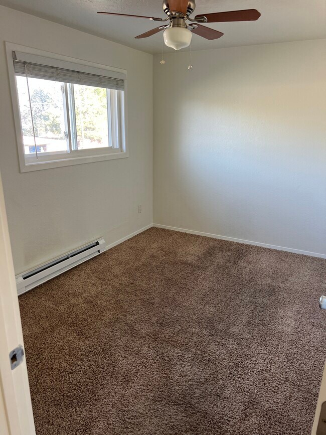 Building Photo - 1108 S Pond St