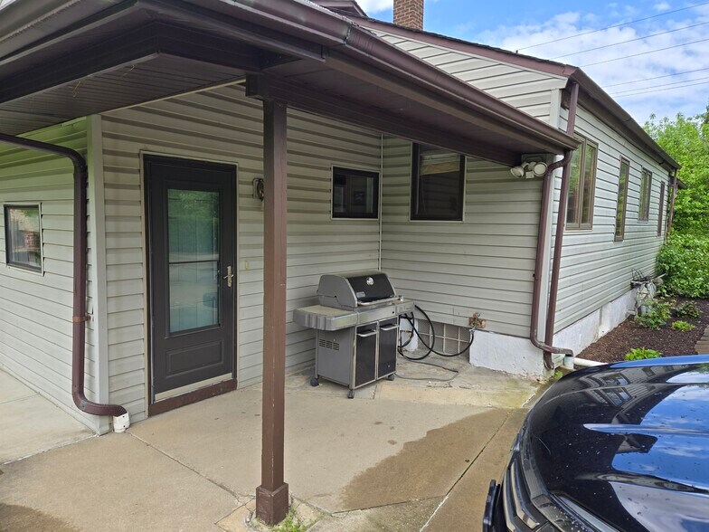 Building Photo - 10043 Chillicothe Rd