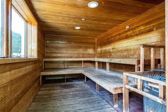 Building Photo - 2475 Brickell Ave